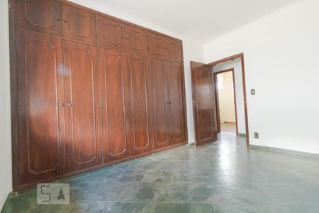 Casa à venda com 250m², 4 quartos e 4 vagas Casa à venda com 250m², 4 quartos e 4 vagasQuarto 02