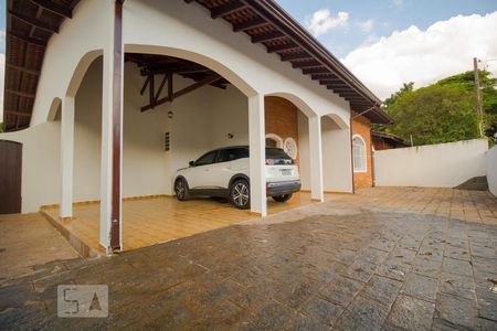 Casa à venda com 250m², 4 quartos e 4 vagas Casa à venda com 250m², 4 quartos e 4 vagasFachada