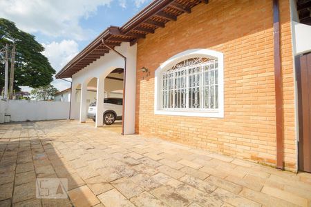 Casa à venda com 250m², 4 quartos e 4 vagas Casa à venda com 250m², 4 quartos e 4 vagasFachada