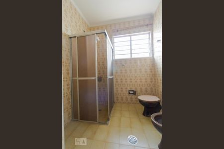 Casa à venda com 250m², 4 quartos e 4 vagas Casa à venda com 250m², 4 quartos e 4 vagasBanheiro