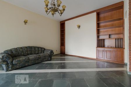 Casa à venda com 250m², 4 quartos e 4 vagas Casa à venda com 250m², 4 quartos e 4 vagasSala de Estar