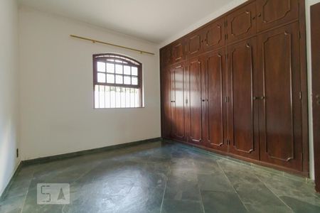 Casa à venda com 250m², 4 quartos e 4 vagas Casa à venda com 250m², 4 quartos e 4 vagasQuarto 02