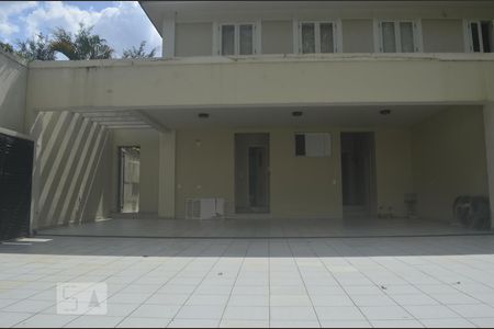 Casa à venda com 520m², 3 quartos e 5 vagasFrente
