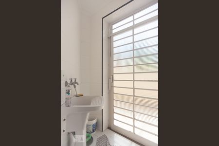 Casa à venda com 300m², 4 quartos e 4 vagas Casa à venda com 300m², 4 quartos e 4 vagasLavanderia