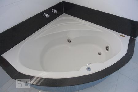 Casa à venda com 300m², 4 quartos e 4 vagas Casa à venda com 300m², 4 quartos e 4 vagasBanheiro da suíte 1