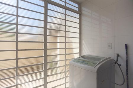 Casa à venda com 300m², 4 quartos e 4 vagas Casa à venda com 300m², 4 quartos e 4 vagasLavanderia