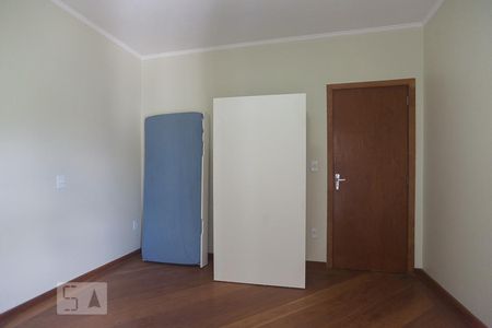 Casa à venda com 300m², 4 quartos e 4 vagas Casa à venda com 300m², 4 quartos e 4 vagasQuarto
