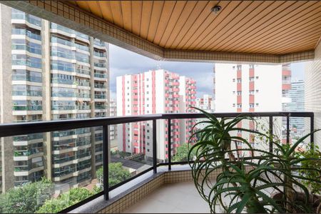 Apartamento à venda com 210m², 4 quartos e 4 vagasVaranda da suíte 3