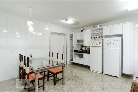 Apartamento à venda com 210m², 4 quartos e 4 vagasCozinha