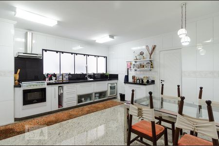 Apartamento à venda com 210m², 4 quartos e 4 vagasCozinha