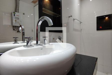 Apartamento à venda com 274m², 3 quartos e 2 vagas Apartamento à venda com 274m², 3 quartos e 2 vagasBanheiro da Suíte