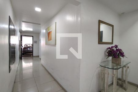Apartamento à venda com 274m², 3 quartos e 2 vagas Apartamento à venda com 274m², 3 quartos e 2 vagasHall de entrada