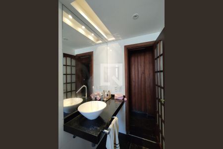 Apartamento à venda com 274m², 3 quartos e 2 vagas Apartamento à venda com 274m², 3 quartos e 2 vagasBanheiro Social