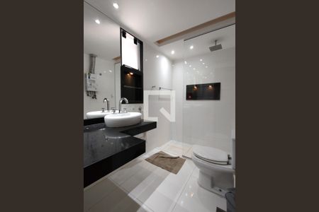 Apartamento à venda com 274m², 3 quartos e 2 vagas Apartamento à venda com 274m², 3 quartos e 2 vagasBanheiro da Suíte