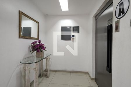 Apartamento à venda com 274m², 3 quartos e 2 vagas Apartamento à venda com 274m², 3 quartos e 2 vagasHall de entrada