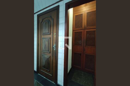 Apartamento à venda com 274m², 3 quartos e 2 vagas Apartamento à venda com 274m², 3 quartos e 2 vagasDespensa