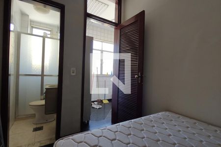 Apartamento à venda com 274m², 3 quartos e 2 vagas Apartamento à venda com 274m², 3 quartos e 2 vagasQuarto de Serviço