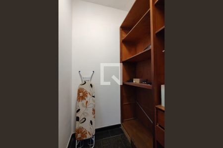 Apartamento à venda com 274m², 3 quartos e 2 vagas Apartamento à venda com 274m², 3 quartos e 2 vagasCloset da suíte
