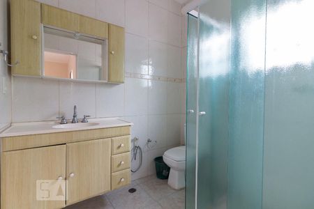 Casa à venda com 160m², 5 quartos e 4 vagasBanheiro quarto 2 suíte