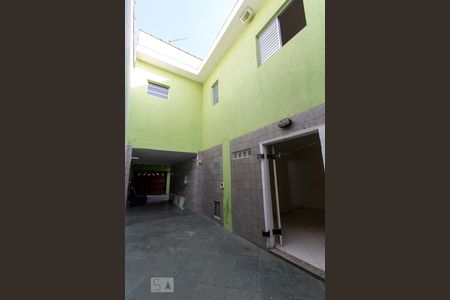 Casa à venda com 160m², 5 quartos e 4 vagasÁrea externa lateral