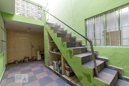 Casa à venda com 160m², 5 quartos e 4 vagasEscada para área superior