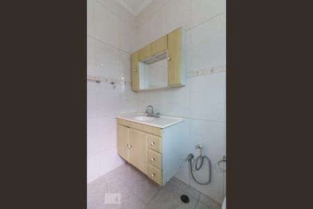 Casa à venda com 160m², 5 quartos e 4 vagasBanheiro quarto 2 suíte