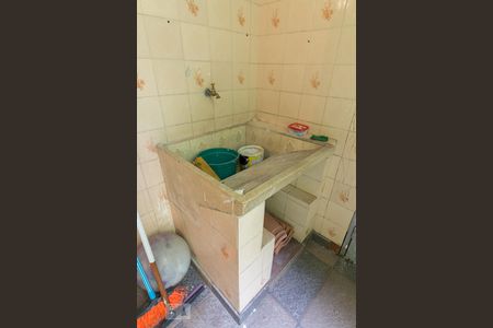 Casa à venda com 160m², 5 quartos e 4 vagasEdícula - área de serviço - tanque