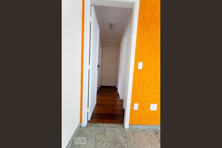 Corredor de apartamento para alugar com 3 quartos, 85m² em Cidade Nova, Belo Horizonte