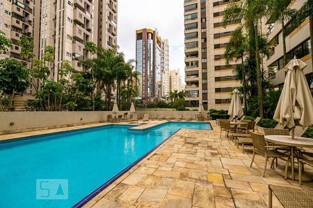 Apartamento à venda com 164m², 3 quartos e 3 vagas Apartamento à venda com 164m², 3 quartos e 3 vagasPiscina