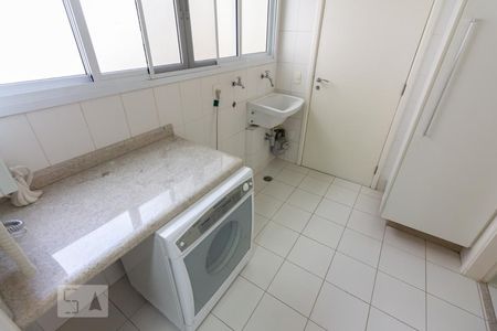 Apartamento à venda com 134m², 3 quartos e 2 vagas Apartamento à venda com 134m², 3 quartos e 2 vagasÁrea de Serviço