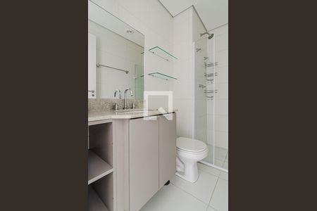 Banheiro de apartamento para alugar com 1 quarto, 35m² em Pinheiros, São Paulo