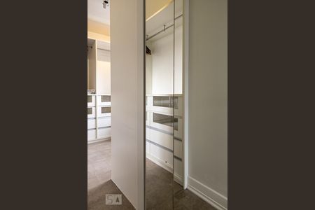 Apartamento à venda com 139m², 2 quartos e 2 vagas Apartamento à venda com 139m², 2 quartos e 2 vagasCloset