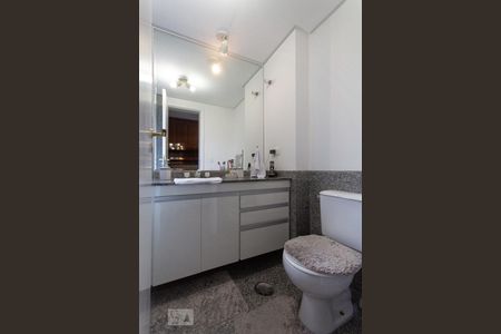 Apartamento à venda com 105m², 2 quartos e 3 vagas Apartamento à venda com 105m², 2 quartos e 3 vagasBanheiro da Suíte 2