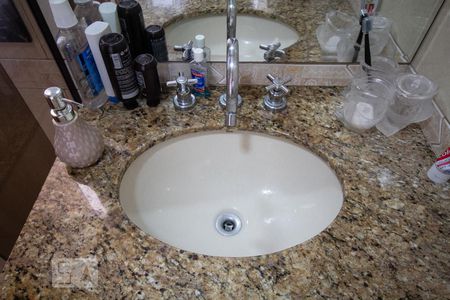 Apartamento à venda com 105m², 2 quartos e 3 vagas Apartamento à venda com 105m², 2 quartos e 3 vagasBanheiro da Suíte