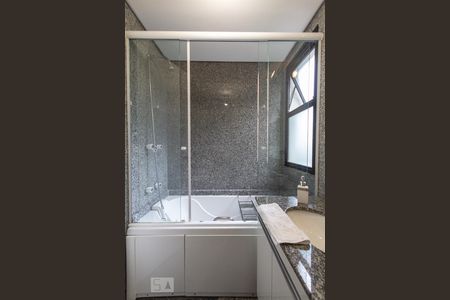 Apartamento à venda com 105m², 2 quartos e 3 vagas Apartamento à venda com 105m², 2 quartos e 3 vagasBanheiro da Suíte 2