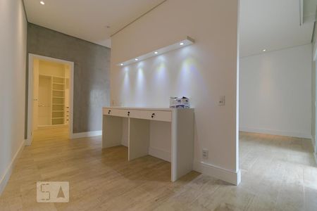 Casa de condomínio à venda com 472m², 3 quartos e 4 vagasSuíte master