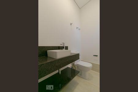 Casa de condomínio à venda com 472m², 3 quartos e 4 vagasLavabo