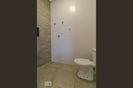 Casa de condomínio à venda com 472m², 3 quartos e 4 vagasBanheiro da área Gourmet - Feminino