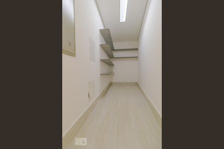 Casa de condomínio à venda com 472m², 3 quartos e 4 vagasDespensa