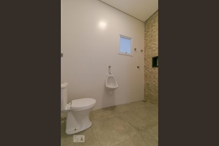 Casa de condomínio à venda com 472m², 3 quartos e 4 vagasBanheiro da área Gourmet - Masculino