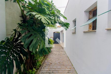 Casa à venda com 300m², 4 quartos e 2 vagasCorredor