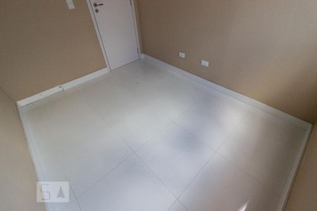 Quarto 1 de apartamento para alugar com 2 quartos, 53m² em Pinheirinho, Curitiba