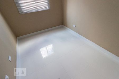 Quarto 1 de apartamento para alugar com 2 quartos, 53m² em Pinheirinho, Curitiba