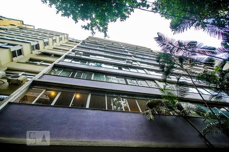 Apartamento à venda com 160m², 4 quartos e 1 vaga Apartamento à venda com 160m², 4 quartos e 1 vagaFachada