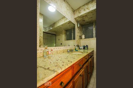 Apartamento à venda com 160m², 4 quartos e 1 vaga Apartamento à venda com 160m², 4 quartos e 1 vagaBanheiro Social