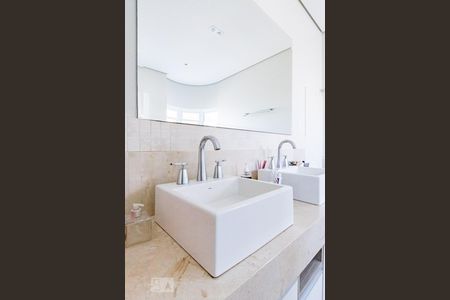 Casa de condomínio à venda com 350m², 4 quartos e 4 vagasBanheiro