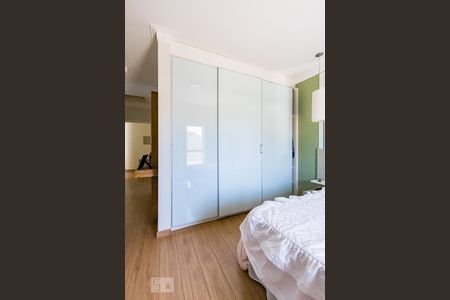 Casa de condomínio à venda com 350m², 4 quartos e 4 vagasSuíte 2