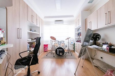 Casa de condomínio à venda com 350m², 4 quartos e 4 vagasEscritório