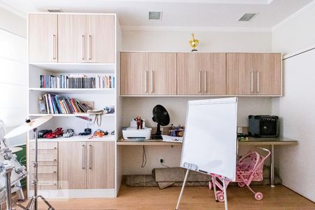 Casa de condomínio à venda com 350m², 4 quartos e 4 vagasEscritório