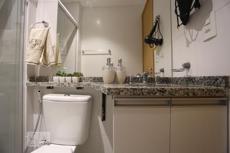 Banheiro de apartamento para alugar com 1 quarto, 20m² em República, São Paulo
